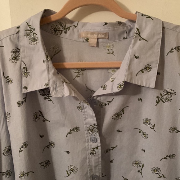 EUC Woman Within blue w/white daisies button down cotton blouse size 3x(30/32) - Picture 5 of 11
